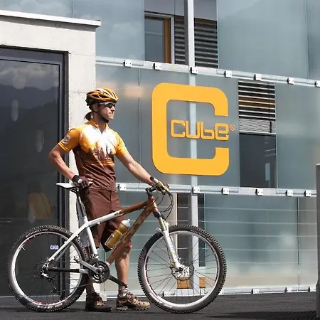 酒店 Cube Savognin Inklusive Skipass 3*